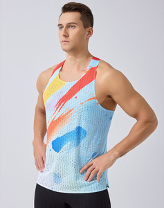 Camiseta Deportiva Ligera de Secado Rápido para Hombre, Estilo Racerback con Aberturas Laterales, Ropa Deportiva Profesional con Diseño y Logotipo Personalizados - Product Image 1