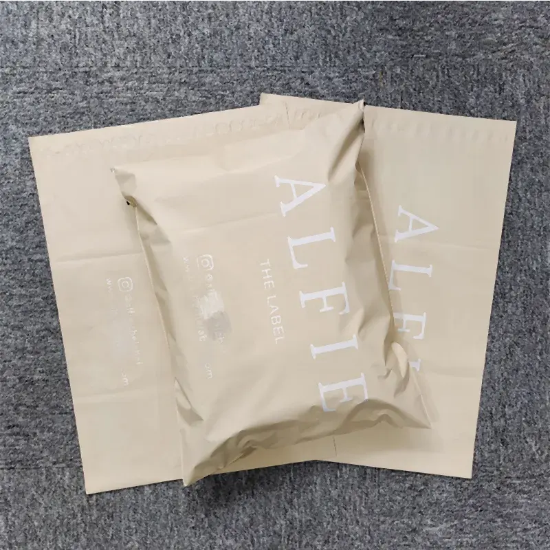 Tas surat Polymailer lengan amplop plastik berperekat tahan air Polymailer pengiriman Matte kustom