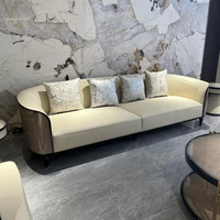 Meubles sur mesure de luxe léger italien pour salon, chambre et villa : canapé modulable en bois pour grands espaces.