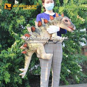 MY Dino HP034 Baby Dinosaur Hand Puppet Stegosaurus para fiestas y eventos - Product Image 5