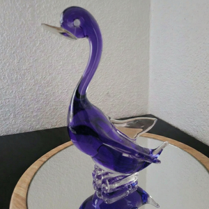 Figurine de cygne en verre soufflé de Murano, différentes couleurs, thème animal, artisanat décoratif, pièce d'art faite à la main en verre soufflé. - Product Image 2