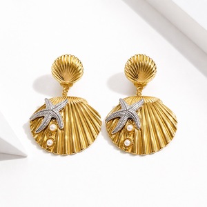 Pendientes Colgantes de Estrella de Mar y Concha, Acero Inoxidable, Chapado al Vacío en Oro de 14K, Perla Sintética, Joyería Escultural - Product Image 1