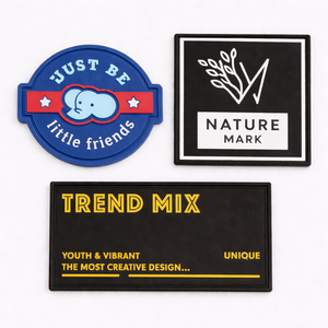 Badge en silicone personnalisé avec logo de dessin animé en relief, crochet et boucle, patch en PVC souple en vrac - Product Image 1