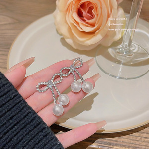 S925 aguja <span class=keywords><strong>de</strong></span> plata alta sensibilidad versátil Simple moda mujer perla Stud pendientes nuevo nicho al por mayor - Product Image 4