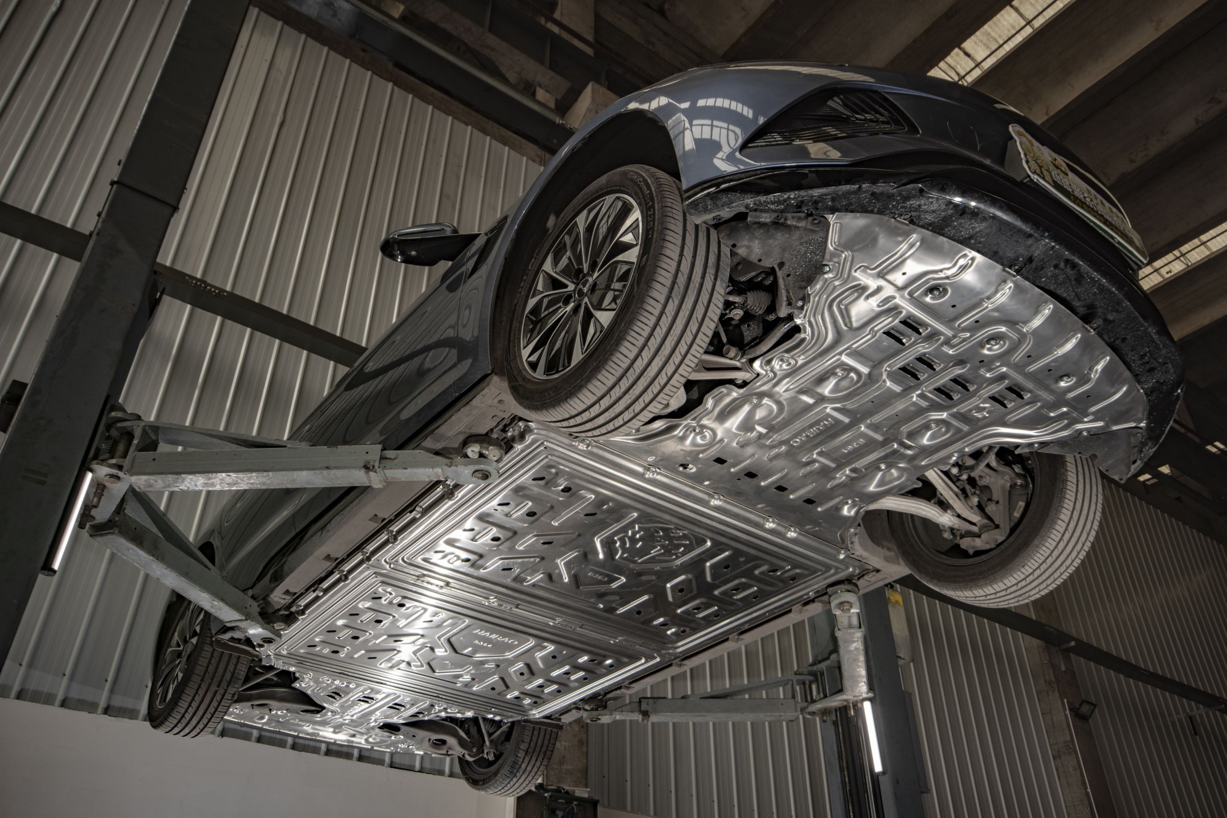 BYDシールアクセサリースペアパーツJunxiアルミニウムシャーシカバー