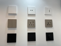 Nuevo Diseño, Panel de PC Estándar del Reino Unido, Panel Ultrafino, Interruptores y Enchufes Eléctricos de 1/2/3/4 Vías para Hogar y Hotel