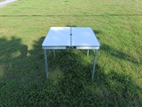 Ensemble de tables et chaises de salle à manger d'extérieur en alliage d'aluminium moderne, style ferme, table de pique-nique carrée pliable pour le camping et l'école