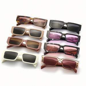 Nouvelles lunettes de soleil carrées de luxe rétro 2022 pour hommes et femmes, avec branches larges ornées de diamants, noires, protection UV400 - Product Image 3