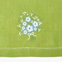 Serviettes de table carrées en lin vert printanier avec ourlet festonné, broderie marguerite bleue et blanche, faites à la main, écologiques, style cottage français