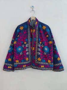 Chaqueta Azul de Terciopelo con Bordado Suzani Estilo Indio, Kimono Unisex de Invierno, Chaqueta Tipo Duster, Regalo para Damas de Honor, Venta al Por Mayor en India - Product Image 4