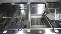 Friteuse à gaz commerciale sur pied OUTE 45L avec deux paniers en acier inoxydable 36KW pour chaînes de restauration rapide et restaurants