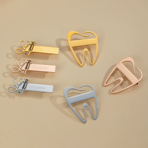 인기 판매 치과 청진기 핀 <span class=keywords><strong>DIY</strong></span> 맞춤형 영어 문자 이름 스테인리스 스틸 핀 - Product Image 2