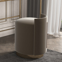 Dossier de pouf cylindrique siège rembourré et base en métal petit pouf rembourré avec base d'accent dorée