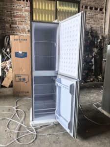 Réfrigérateur intelligent <span class=keywords><strong>LG</strong></span> HUAZOS 160L à deux portes avec compartiment à légumes à humidité contrôlée et machine à glaçons, commandes électroniques pour une fraîcheur optimale en famille - Product Image 4