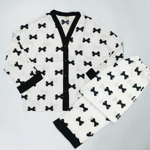 Conjunto de ropa de dormir de tejido de poliéster suave de gran tamaño para mujer con logotipo personalizado del fabricante, pijamas de ocio transpirables para otoño y primavera - Product Image 2