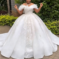 Robe de mariée de luxe 2026 à col en V et épaules dénudées, faite main, avec broderies de paillettes et sequins, style robe de bal royale avec traîne chapelle