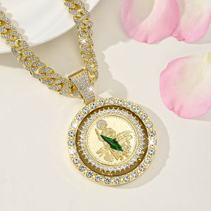 Collar de Circonita Cúbica con Colgante de Moneda Mexicana de San Judas, Chapado en Oro, Joyería Religiosa - Product Image 3