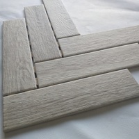 Carrelage en bois à chevrons du siècle dernier, céramique pour sol et mur