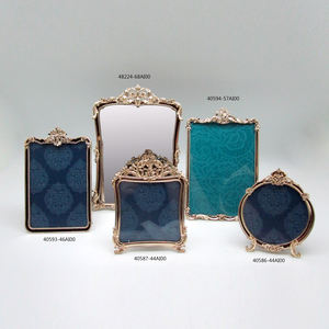 Espejo de tocador decorativo, soporte de METAL dorado - Product Image 4