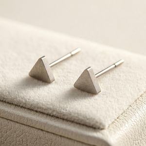 Pendientes de Cartílago Triangulares de Aleación de Titanio Zoryn G23, Joyería Minimalista Personalizada para Perforación de Oreja, Barra de 12mm - Product Image 1
