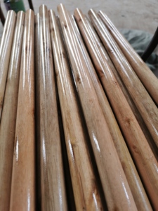 <span class=keywords><strong>Venta</strong></span> Directa de Fábrica: Palos de Escoba de Madera Barnizada para Uso Interior o Exterior - Product Image 5