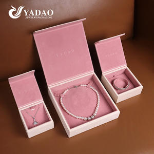 Розовое квадратное мягкое бархатное кольцо кулон серьги ожерелье коробка с магнитом Пользовательский логотип Подарочный набор ювелирных изделий оптом - Product Image 3