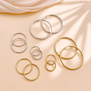 Anting Hoop Bulat 3 Ukuran untuk Wanita, Titanium G23 Lapis Emas, Tahan Air, Anting Lingkaran Besar, Anting Mewah, Perhiasan Pesta - Product Image 4