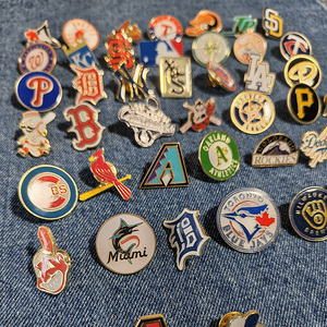 Badges de baseball personnalisés en émail souple, badges sportifs en métal plaqué or pour équipes, badges en émail pour chapeaux d'équipes de ligue de baseball - Product Image 6