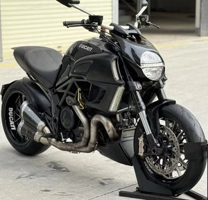 Diavel 1200S d'occasion, 1200cc, puissant cruiser musclé, moto de rue à essence haute performance, fabriquée au Japon, vitesse 80 km/h, Diavel 120 - Product Image 1