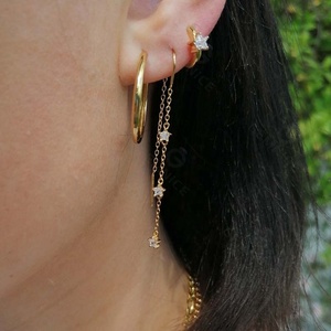 Boucles d'oreilles pendantes Gemnel en argent sterling avec 3 étoiles scintillantes en rangée - Product Image 2