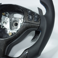 Volant personnalisé en fibre de carbone avec palettes de changement de vitesse et cuir perforé pour BMW Série 3 M3 E46 E39 E53 330ci 325i
