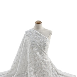 Tessuto in Pizzo Beige con Ricamo a Quadrifoglio, Paillettes e Perline su Rete per Eleganti Abiti da Donna - Product Image 3