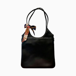 Sacs fourre-tout de marque pour femmes, grande capacité, sac à bandoulière en cuir, sac fourre-tout de luxe en jean pour l'université, Miues Personnalisé - Product Image 3