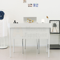 Bureau d'écriture moderne et élégant avec tiroir et panneau d'intimité, design minimaliste durable pour le bureau à domicile