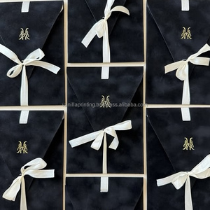 Enveloppe en velours de luxe personnalisée pour invitations de mariage Enveloppe en velours avec ruban - Product Image 1