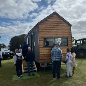 Usine ODM/OEM – Maison conteneur préfabriquée de luxe de 20 pieds, personnalisable avec support OEM, pour sites de glamping haut de gamme - Product Image 1
