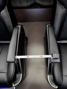 Sièges de voiture électriques en cuir de luxe VIP Aero Hycross inclinables en gros pour la vente - Product Image 5