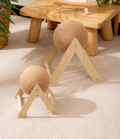Balle à gratter pour chat en sisal moderne avec support en bois - Jouet interactif pour gratter pour une utilisation en intérieur/extérieur, sisal naturel durable