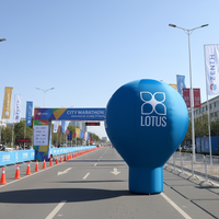 Ballon à air chaud gonflable géant en PVC imperméable de 5 m avec logo imprimé personnalisé et souffleur pour la publicité extérieure et la promotion d'événements