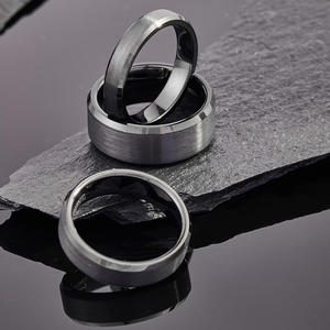 Tempusort <span class=keywords><strong>2</strong></span>/4/6/8mm Zwarte Tungsten Ringen voor Mannen Klassieke Op Maat Gemaakte Logo Sieraden Paar Afgeschuinde Rand Geborsteld Trouwring Waterdicht - Product Image 5