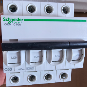 Disjoncteur miniature IC65N 4P C50A 400V 6000A, courbe C, protection contre les surcharges et les courts-circuits, pour applications industrielles et résidentielles - Product Image 1