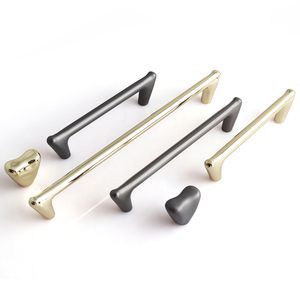 Hot Selling Modern Luxury Zinc Alloy Handles for China's Premium <strong>Door</strong> Handles Hotel Dining Apartment Use Brass Metal 96mm - Product Image 2