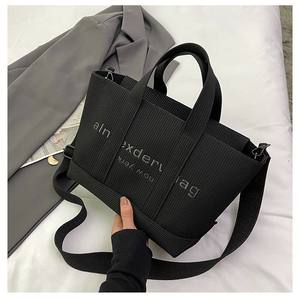 Versión coreana impresa personalizada con letras del bolso de hombro Bolso de mano de gran capacidad para axilas Trabajo de mujer Uso diario - Product Image 4