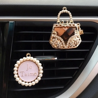 Diffuseur de parfum pour voiture en forme de chaussures et sac à main en cristal, clip de parfum pour grille d'aération, accessoires de voiture en cristal pour filles