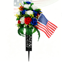 Arrangement floral patriotique avec vase à piquet drapeau américain, décoration extérieure durable pour cimetière, hommage funéraire