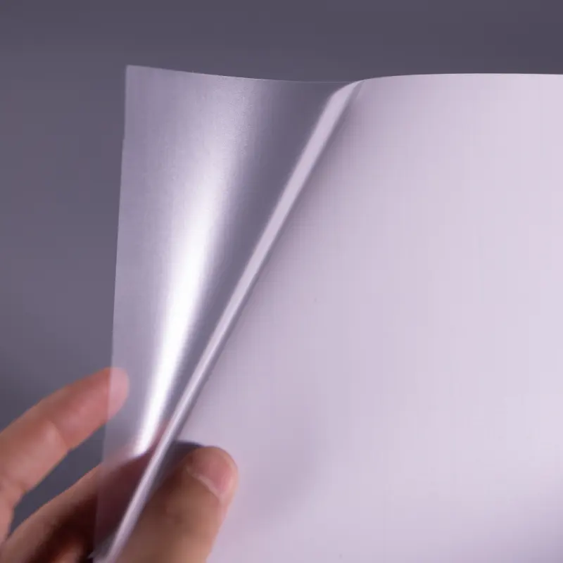 Flexografie neuer Stil glänzende/matte Kaltlaminierung weiße Folie für Foto transparente Pvc-Rolle Kaltlaminierung Folie Fotoberfläche
