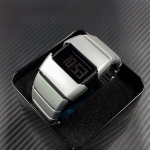 Orologio Quadrato Retrò da <span class=keywords><strong>Uomo</strong></span> di Nicchia Design Y2K Millennium Personalizzato con Display Elettronico Digitale a Blocchi - Product Image 1