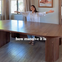 Table transformable moderne en bois massif avec rangement dissimulé, idéale pour petit appartement, ovale, extensible jusqu'à 3 mètres