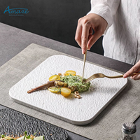Offre Spéciale plat de service en relief mat ensembles d'assiettes carrées vaisselle assiette plate en céramique pour restaurant