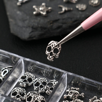 12 Grilles de Breloques d'Ongles Halloween, Décorations Métalliques Rétro en Argent Vieilli, Bijoux d'Ongles Gothiques Punk avec Crâne, Citrouille, Étoile, Chat